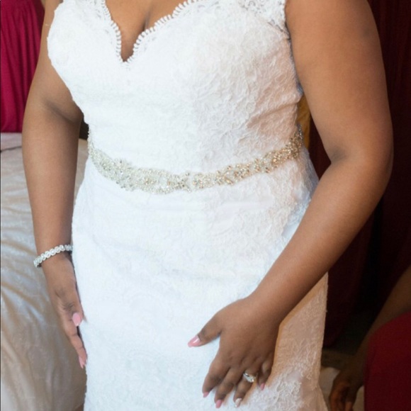 Allure Wedding Dress, Style 9322. - Picture 5 of 8